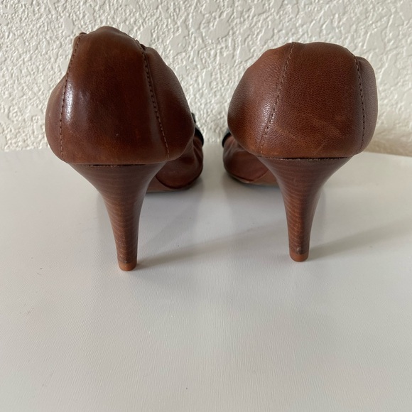 Tory Burch Size 8 Leather Colorblock Pattern brown/black Pumps heels - Picture 2 of 5